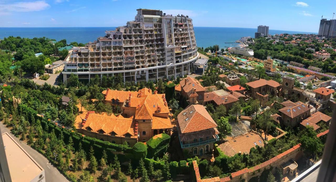 Gagarin Plaza Luxury Sea View Apartments Одесса Экстерьер фото